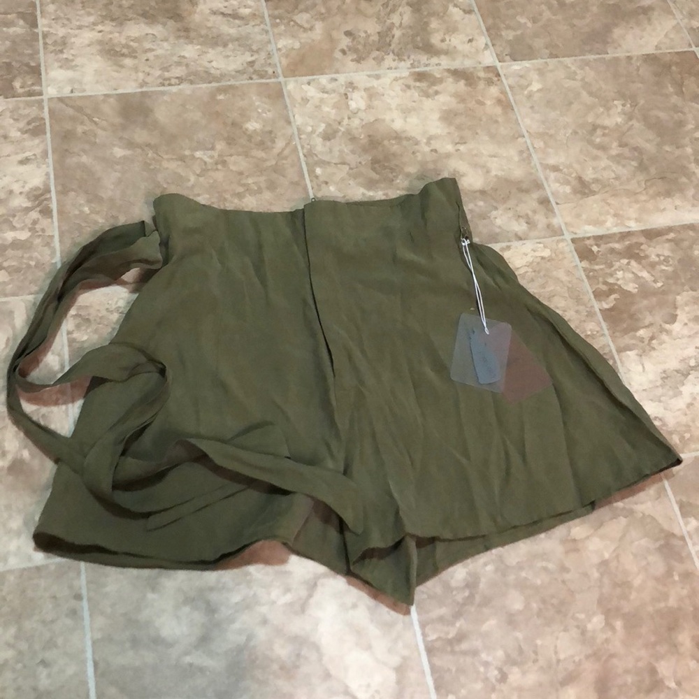 Forever 21 army green shorts